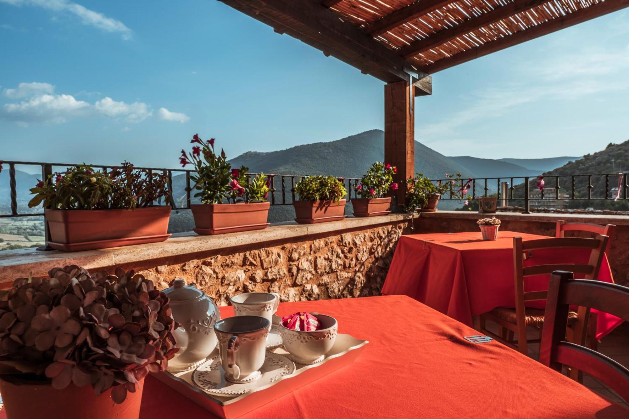 Locanda Persei Prossedi Exterior photo